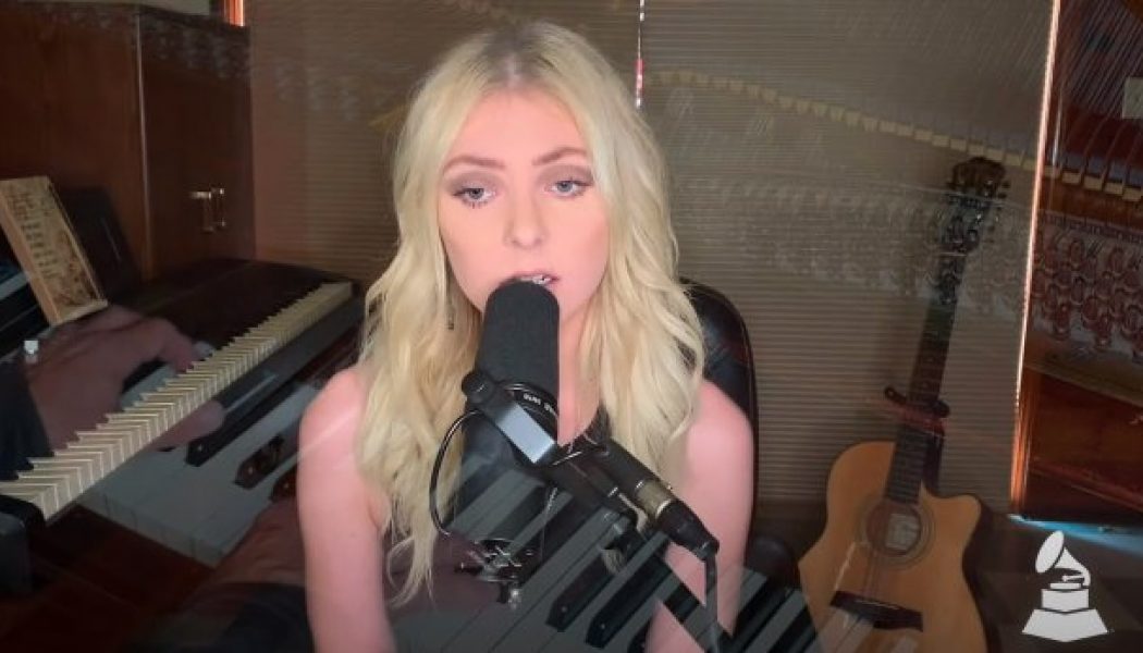 Watch THE PRETTY RECKLESS Perform Acoustic Version Of ‘House On A Hill’