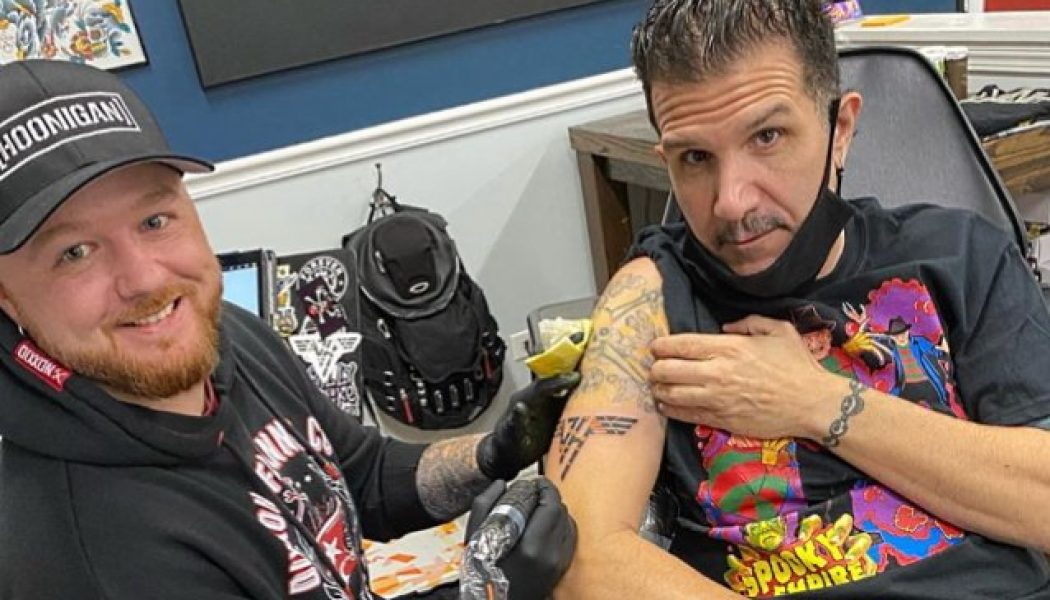 ANTHRAX’s CHARLIE BENANTE Gets VAN HALEN Tattoo In Honor Of EDDIE VAN HALEN