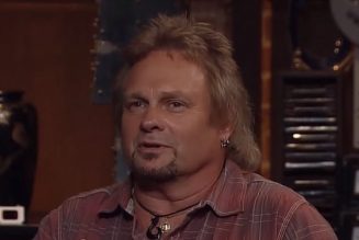 Ex-VAN HALEN Bassist MICHAEL ANTHONY Is ‘Heartbroken’ Over EDDIE VAN HALEN’s Death