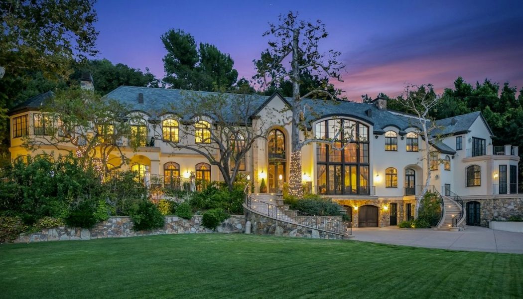 Gene Simmons Selling Longtime Mansion to Escape “Unacceptable” California Taxes