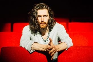 Hozier Surprised a Busker Performing ‘Take Me to the Church’: Watch