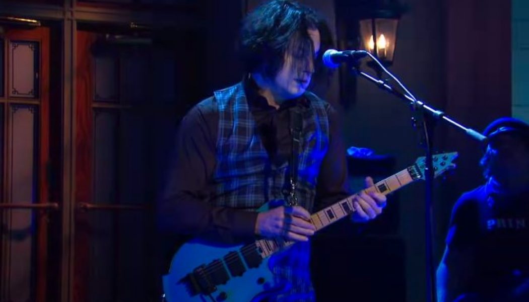 JACK WHITE Pays Tribute To EDDIE VAN HALEN On ‘Saturday Night Live’