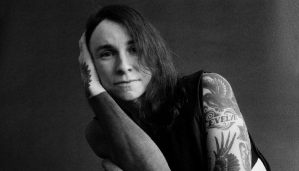 LAURA JANE GRACE Releases Debut Solo Album ‘Stay Alive’