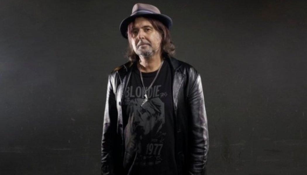 MOTÖRHEAD’s PHIL CAMPBELL: COVID-19 Pandemic Is ‘Not Just A Touch Of Flu Going About’