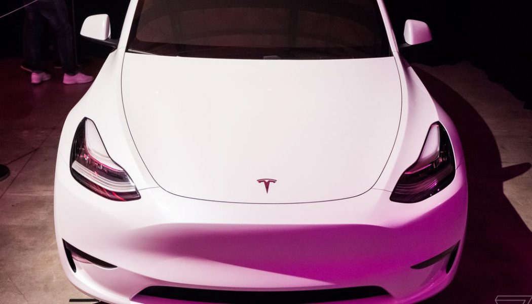 Tesla convertible? Model Y roof flies off while owners drive down California highway