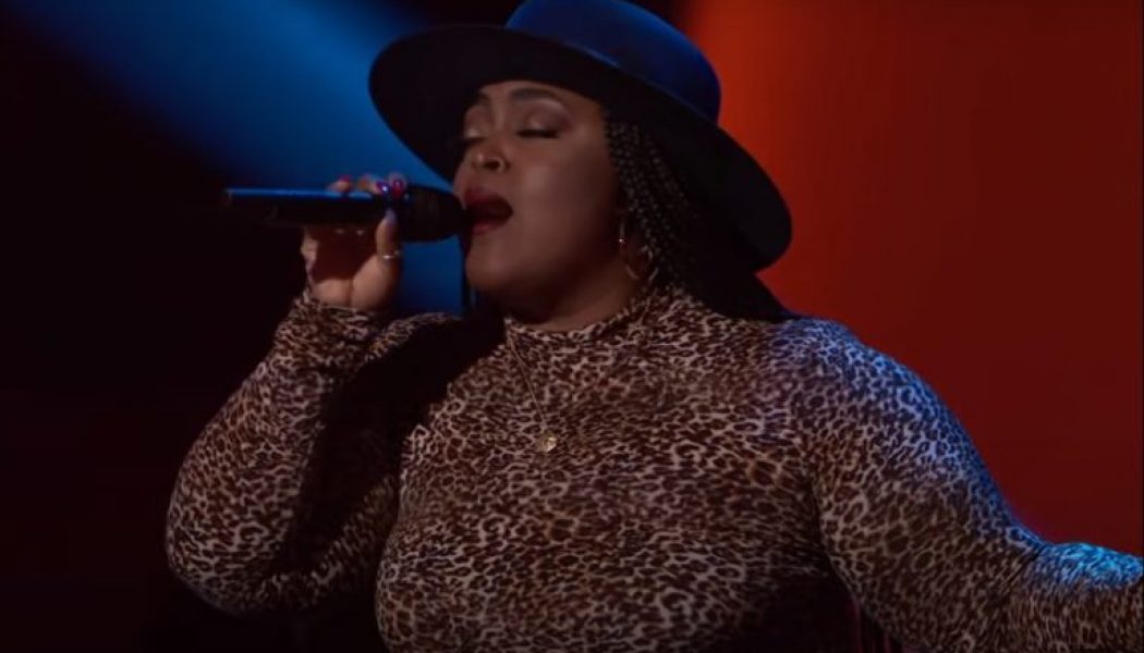 Texan Singer Desz Gets 4-Chair Turn With ‘Unbreak My Heart’ Cover on ‘The Voice’: Watch