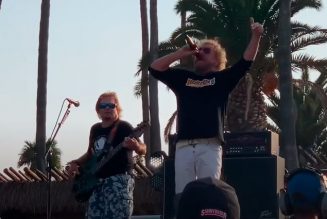 Watch SAMMY HAGAR And MICHAEL ANTHONY Perform ‘Right Now’ As Tribute To EDDIE VAN HALEN