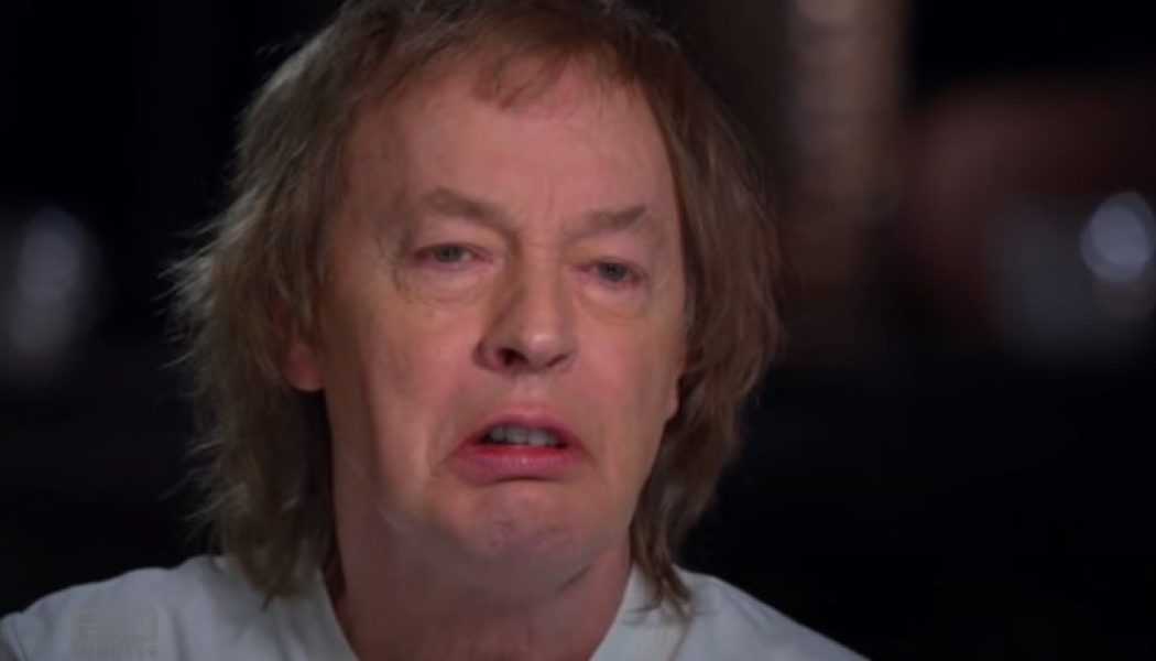 AC/DC’s ANGUS YOUNG Gets Emotional Discussing MALCOLM YOUNG’s Dementia-Related Mental ‘Decline’ (Video)