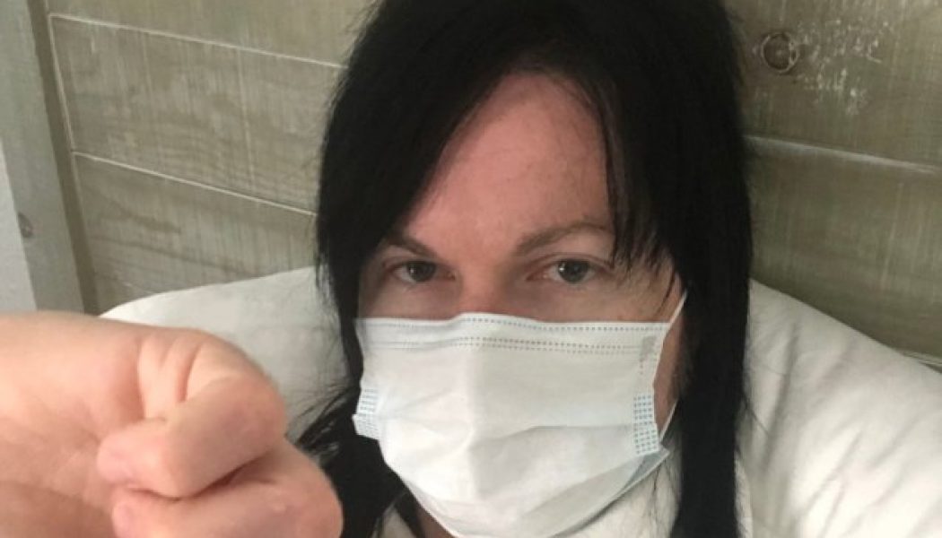 BLACK VEIL BRIDES Guitarist JINXX Tests Positive For COVID-19: ‘This Is No Hoax’