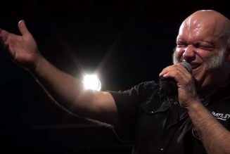 BLAZE BAYLEY Says Pandemic Concert Industry Shutdown Has Given Him More Time To Work On New Studio Album