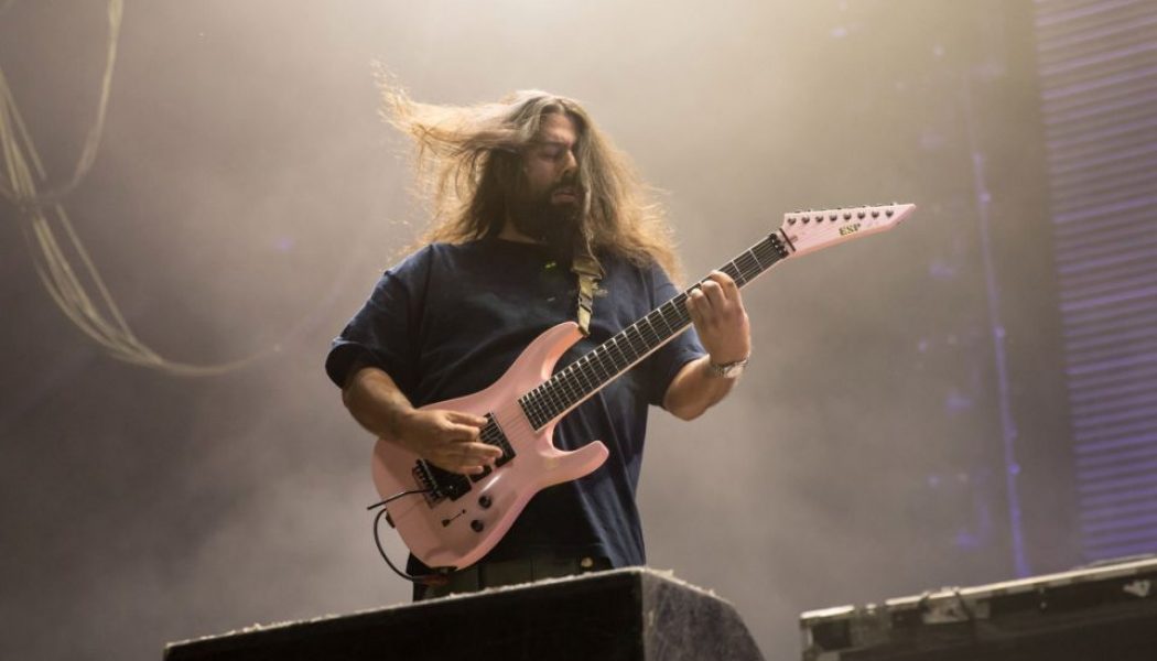 Deftones Guitarist Stephen Carpenter Favors Conspiracy Theories Over Science