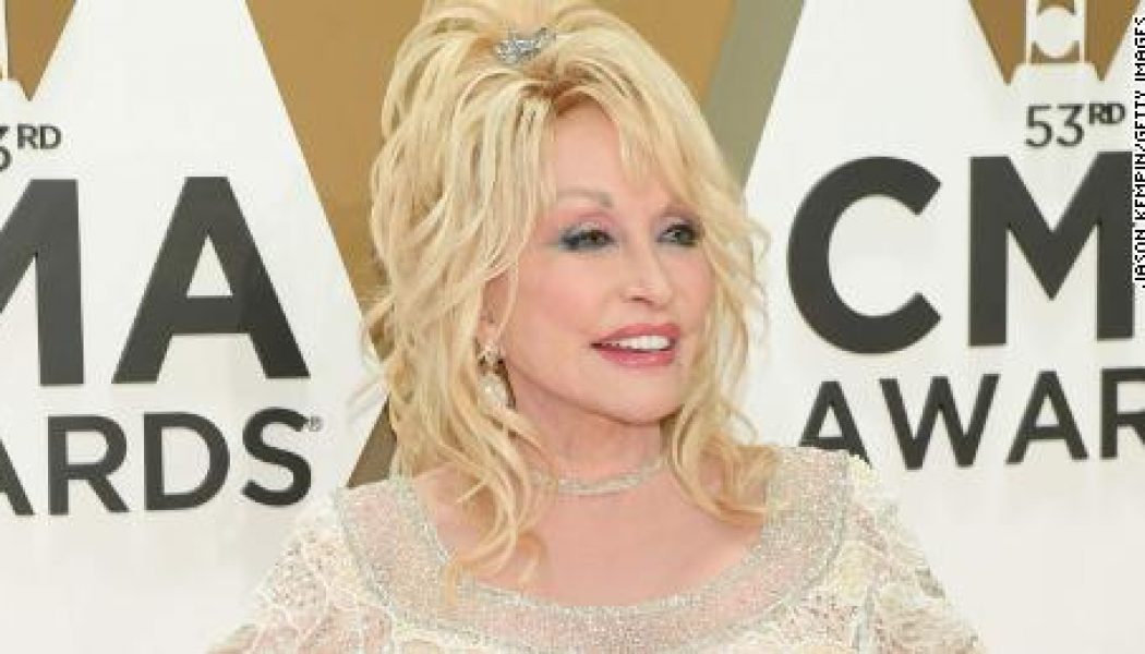 Dolly Parton Helped Fund Moderna’s COVID-19 Vaccine Research