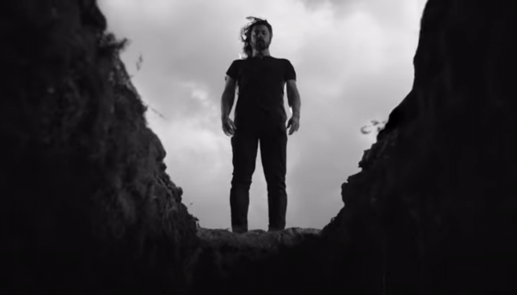 Foo Fighters Unveil Video for “Shame Shame”, Announce Live Concert at the Roxy: Watch