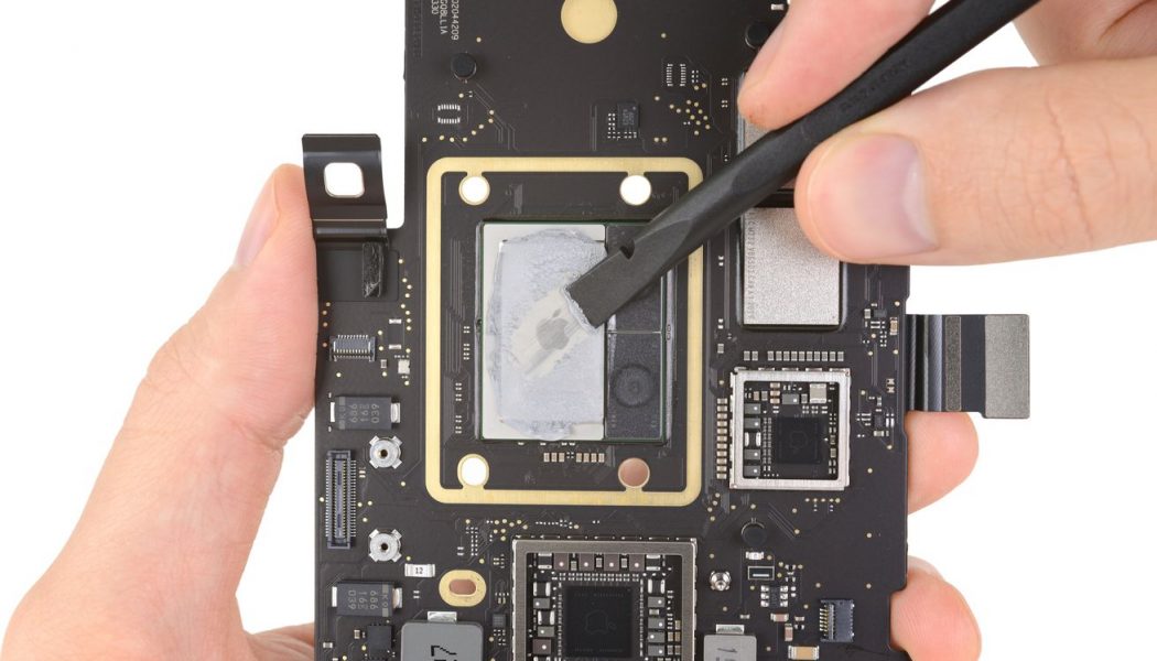 iFixit teardown shows just how similar the new M1 MacBooks are