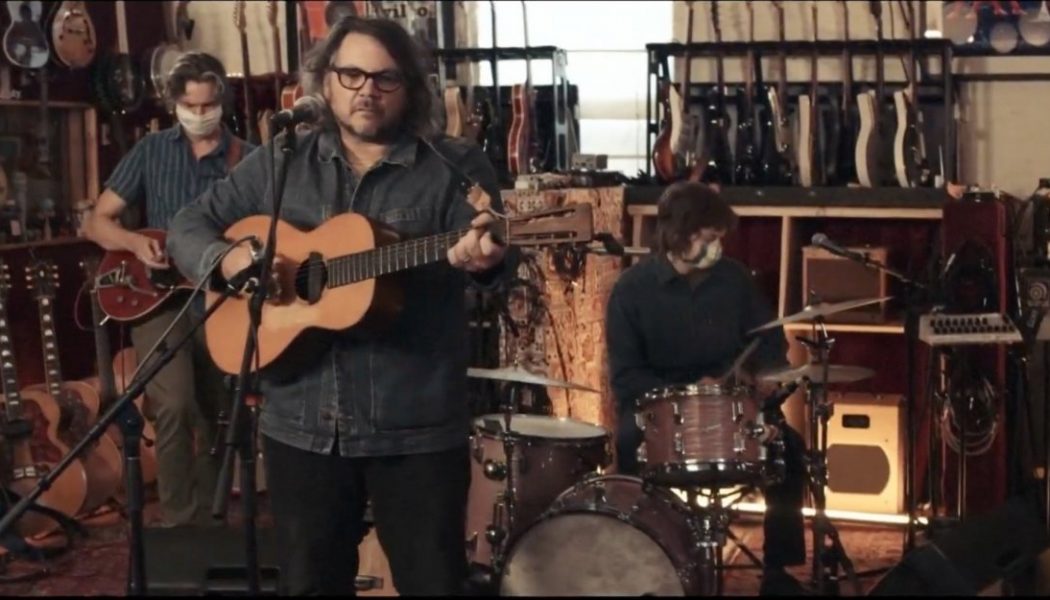 Jeff Tweedy Performs “Gwendolyn” on Late Night with Seth Meyers: Watch