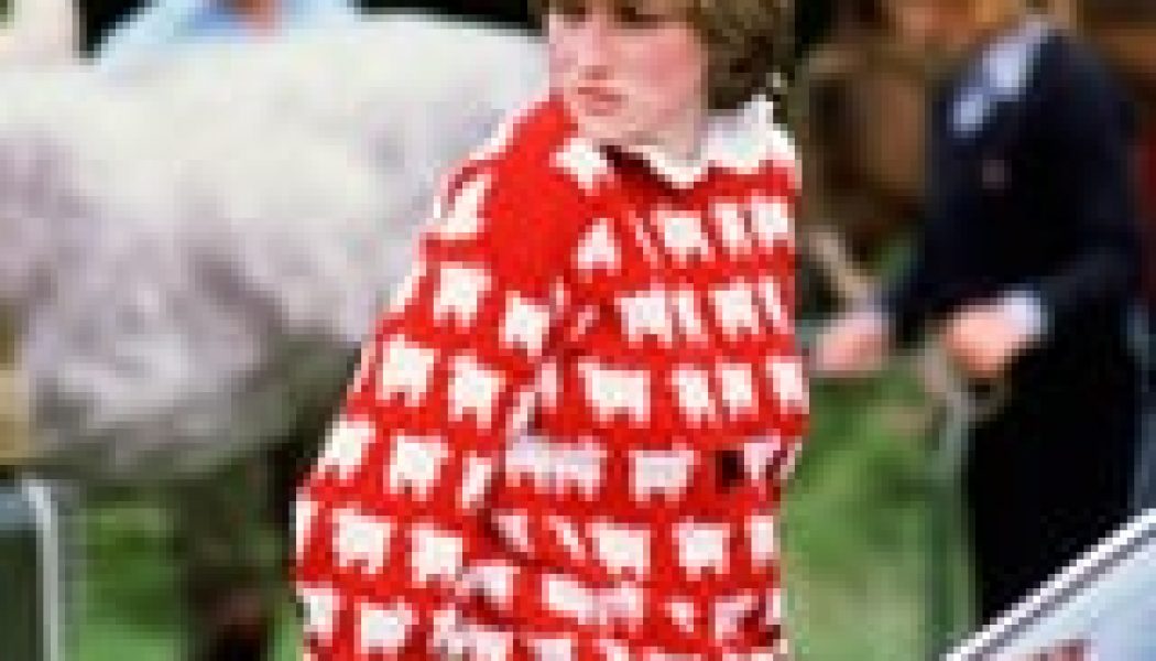 Knit Princess Diana’s Iconic Black Sheep Jumper For Free With the Original Vintage Pattern