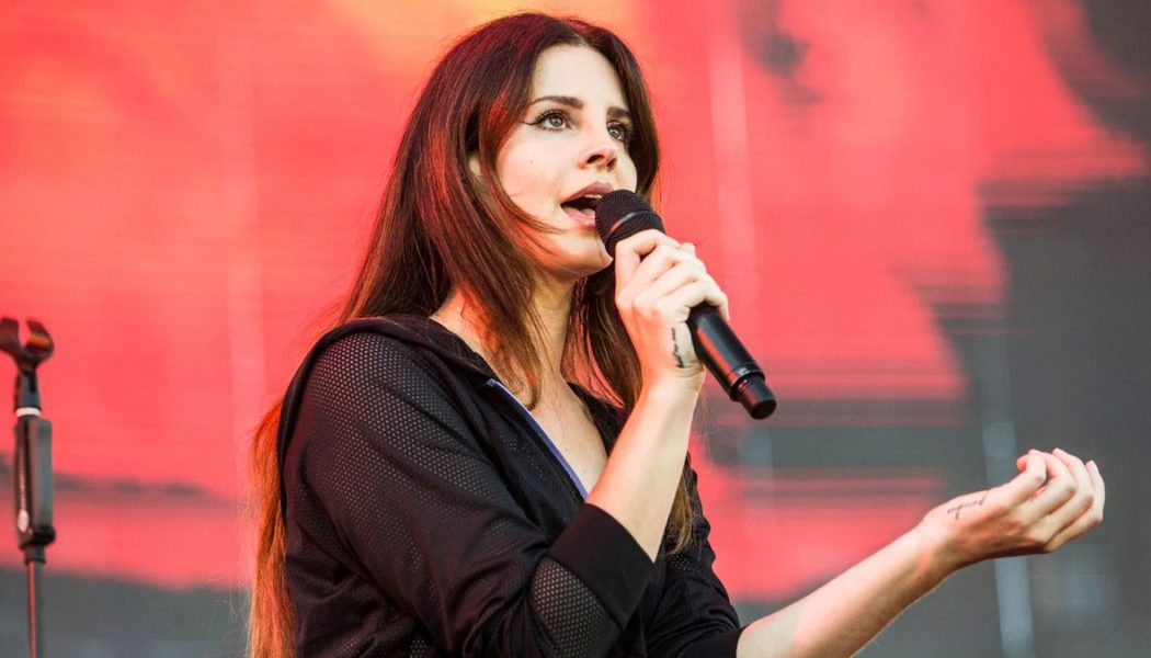 Lana Del Rey Announces New Album Right When Everyone Could Care Less