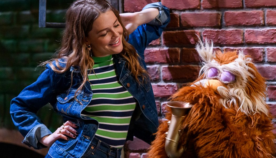 Maggie Rogers Sings “It’s Nighttime” on Sesame Street: Watch