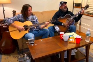 Watch STAIND’s AARON LEWIS And MIKE MUSHOK Perform Acoustic Version Of ‘Mudshovel’