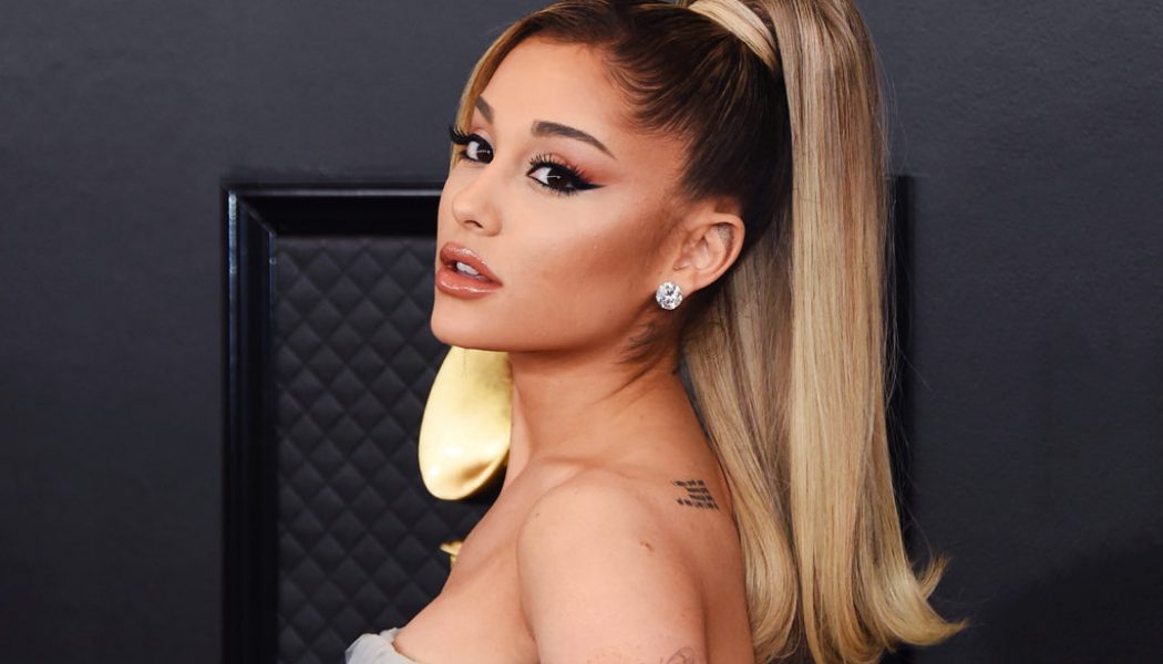 Ariana Grande & Fiance Dalton Gomez Cuddle Up for Christmas Together