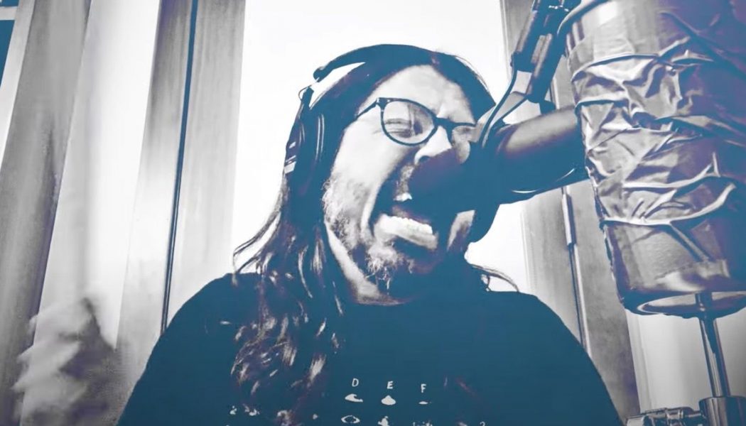 Dave Grohl and Greg Kurstin Cover Mountain’s “Mississippi Queen”: Watch