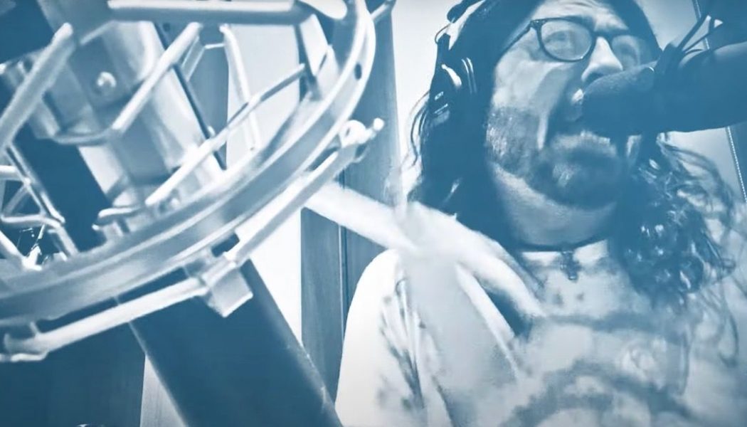 Dave Grohl Kicks Off Hanukkah Sessions with Cover of Beastie Boys’ “Sabotage”: Watch