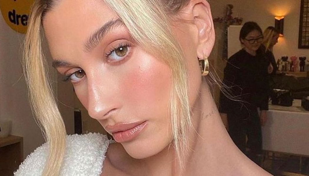 Fashion Girls Can’t Stop Wearing These Pretty Winter Makeup Trends