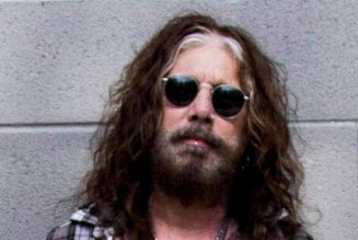 Former MÖTLEY CRÜE Singer JOHN CORABI Says His Upcoming Autobiography Will ‘Piss Off’ A Few Of His Ex-Wives