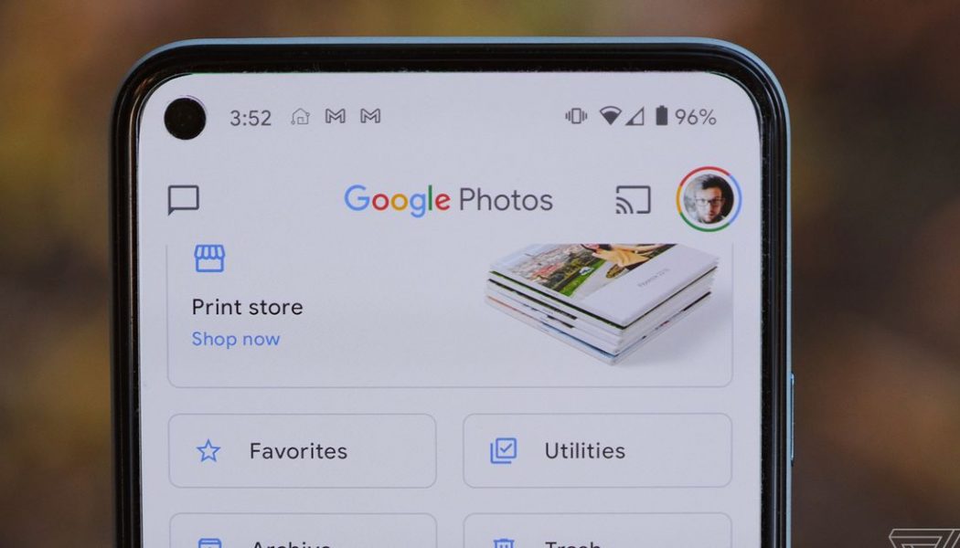 Google Photos now lets you set a changing wallpaper that pulls images from your memories