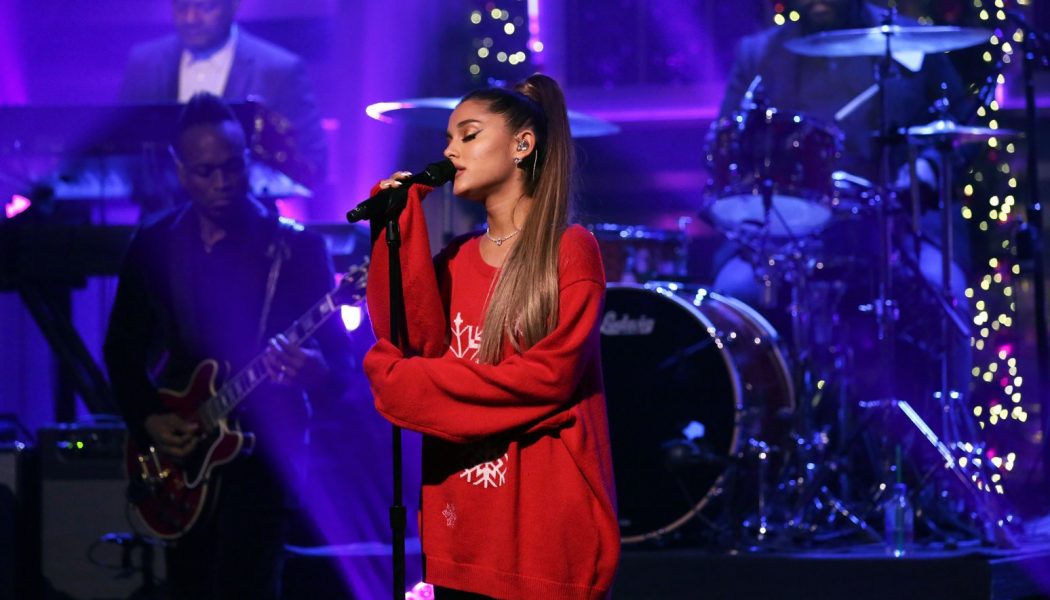 Here Are the Lyrics to Ariana Grande’s ‘Santa Tell Me’