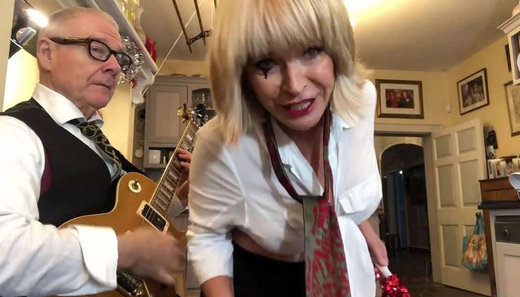 King Crimson’s Robert Fripp and Wife Toyah Perform Eccentric Covers of Nirvana, Alice Cooper, GN’R, and Sex Pistols: Watch