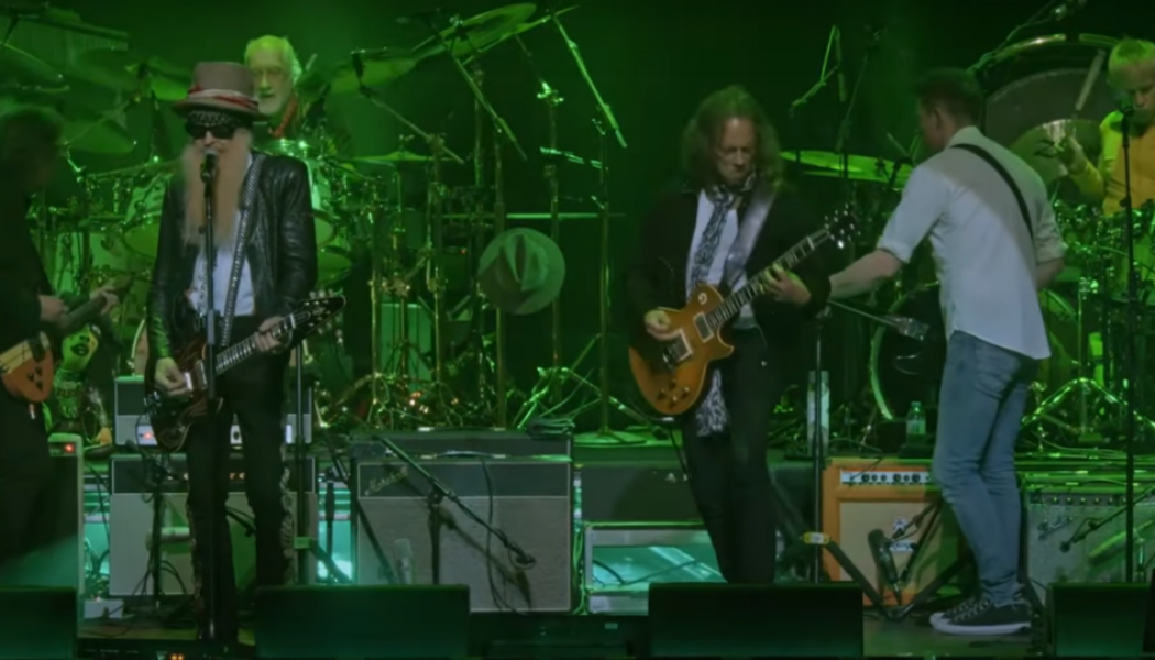 Kirk Hammett, Billy Gibbons, Mick Fleetwood Share Live Version of ‘The Green Manalishi (With The Two-Pronged Crown)’