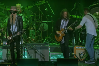 Kirk Hammett, Billy Gibbons, Mick Fleetwood Share Live Version of ‘The Green Manalishi (With The Two-Pronged Crown)’