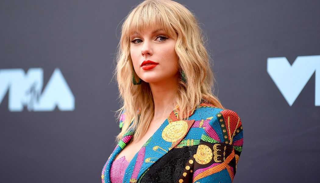 Taylor Swift Completes Chart Double In Australia With ‘Evermore,’ ‘Willow’