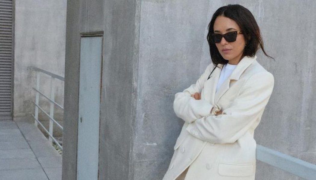 The Simple Outfit Fashion Girls Wear on Repeat in Winter