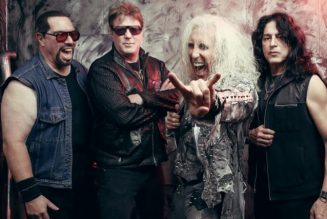 TWISTED SISTER Is Toying Around With Idea Of Recording ‘A Couple Of New Songs’ For 15th-Anniversary Reissue Of ‘A Twisted Christmas’