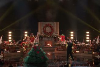 Watch Gwen Stefani & Carter Rubin ‘Make It Feel Like Christmas’ With Their Duet on ‘Voice’ Finale