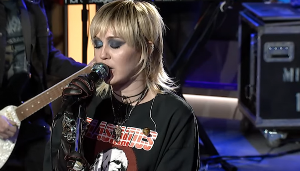 Watch Miley Cyrus Cover Hole’s ‘Doll Parts’