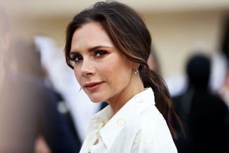 Watch Victoria Beckham Chaotically Gather Her Kids for a Christmas Card Photo