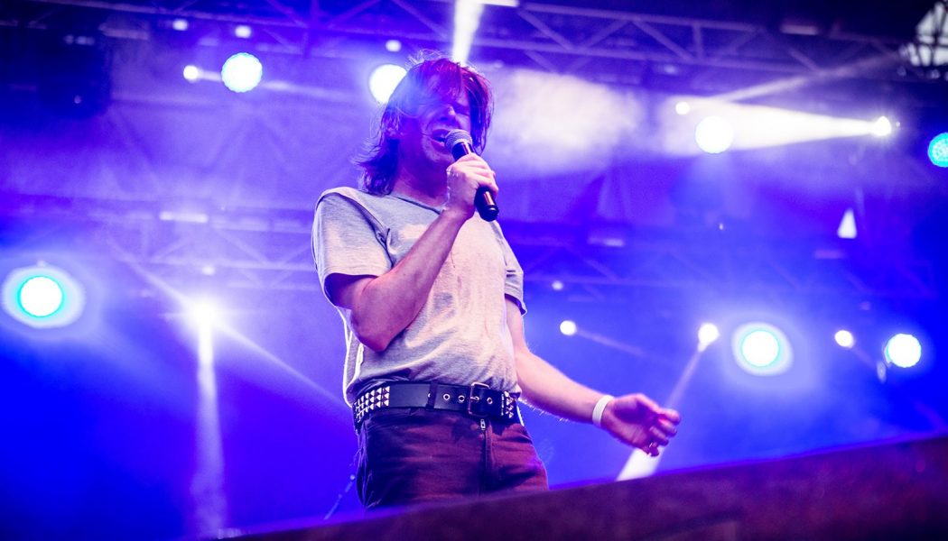 Ariel Pink Was a Surprise Guest on Tucker Carlson, Now Social Media Can’t Get Enough