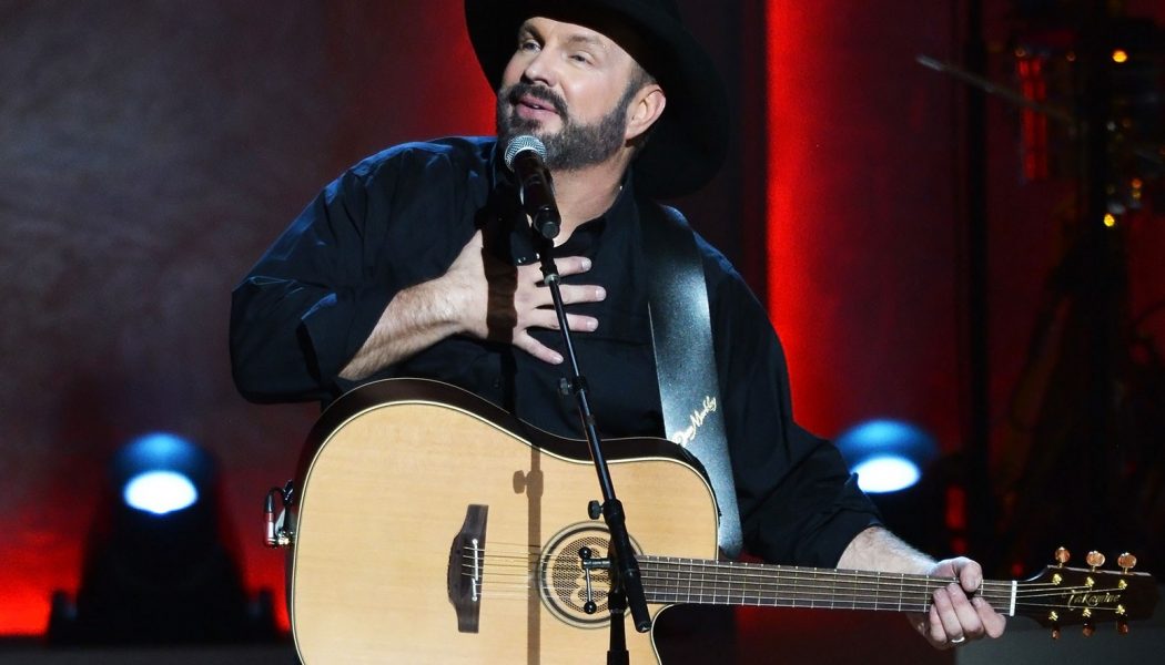 Garth Brooks & Joan Baez Among 2021 Kennedy Center Honorees