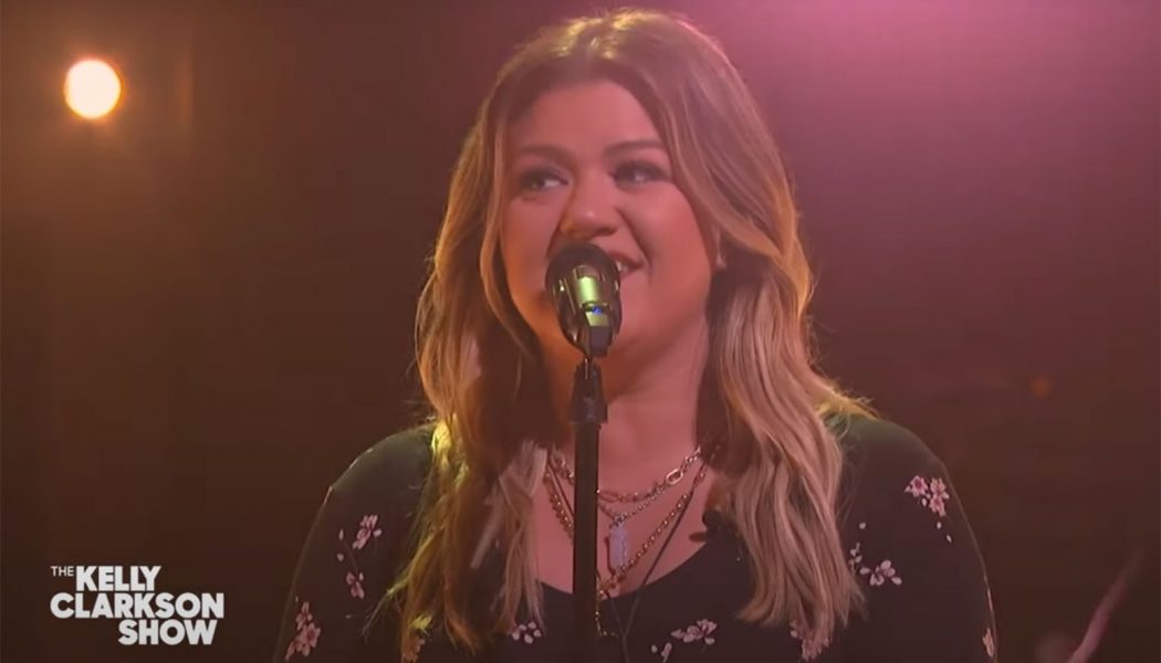 Kelly Clarkson Is a Lot Country on Fiery Kellyoke Cover of The Chicks’ ‘Sin Wagon’