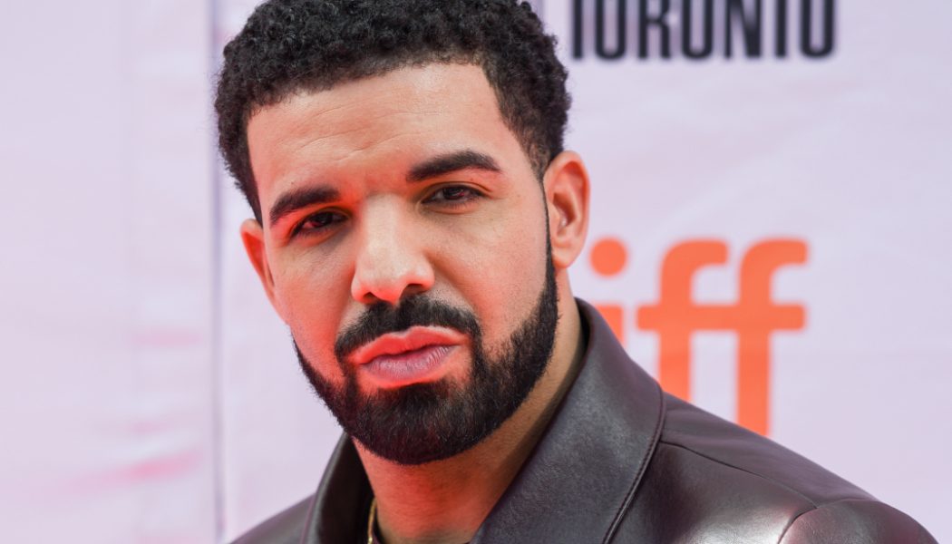 Life Is Good: Drake Shows Off Muscles While Recovering From Knee Surgery