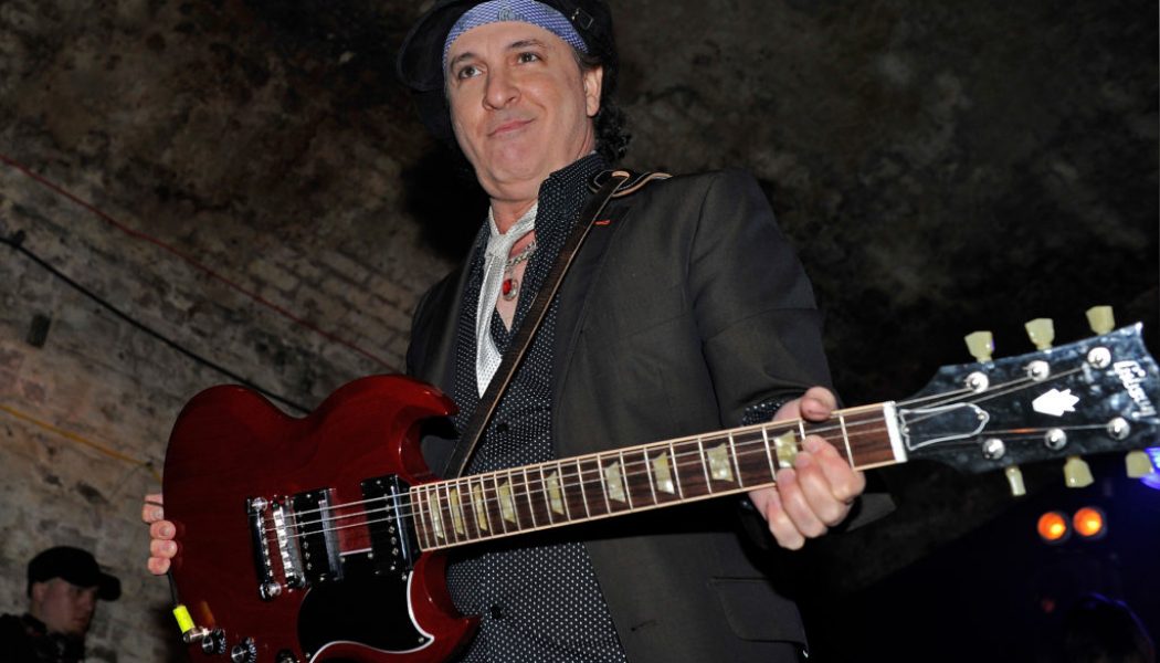 Sylvain Sylvain, New York Dolls Guitarist, Dies at 69