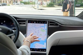 Tesla asked to recall 158,000 cars for failing displays