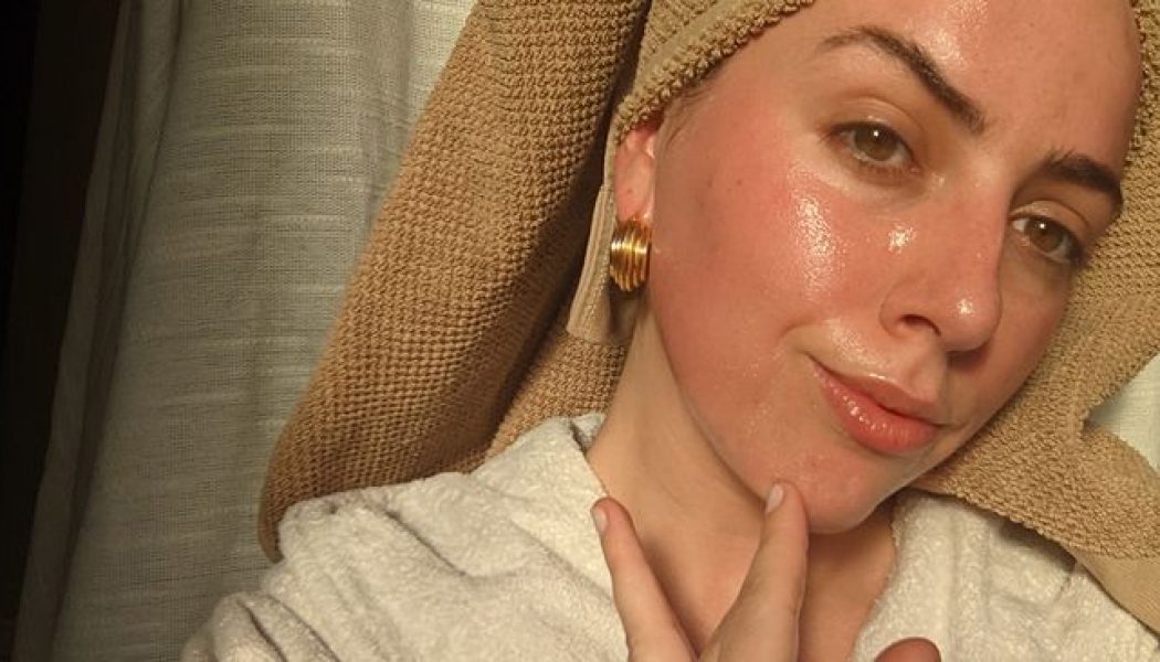 This Cult Cleanser Is Our Secret to Glowing Skin—And You Can Get One for Free