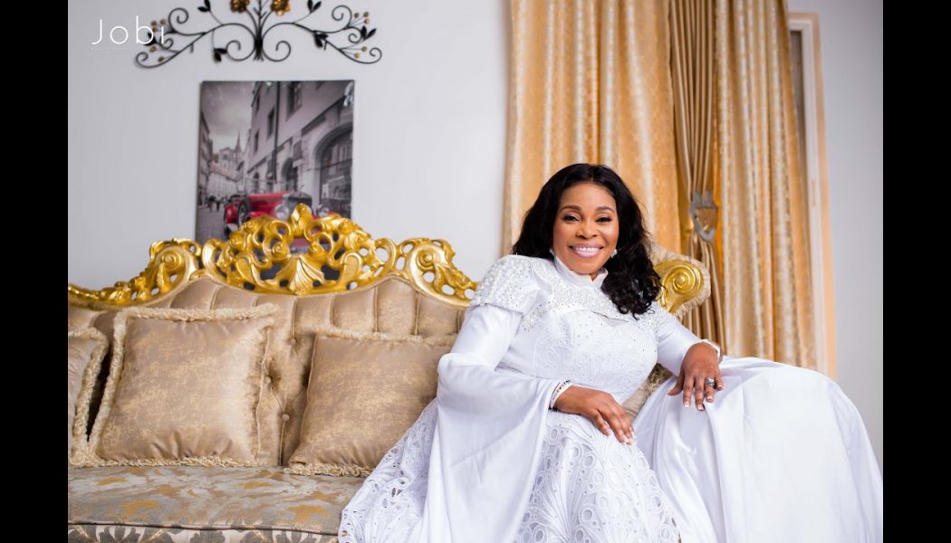 VIDEO: Tope Alabi – Jesu Femi