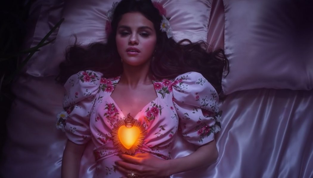 Watch Selena Gomez’s Charming Lyric Video For ‘De Una Vez’