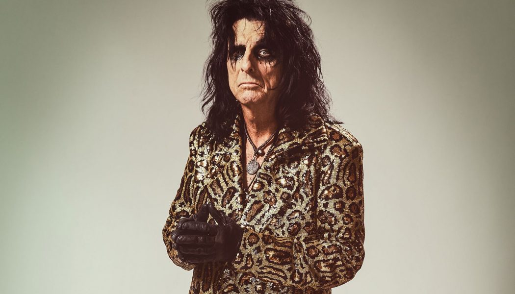 Alice Cooper Gets Vaccinated After Previously Contracting COVID