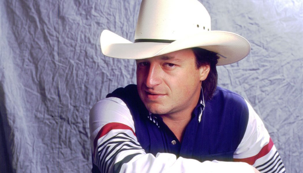 Chart Rewind: In 1991, Mark Chesnutt’s ‘Jukebox’ Played All the Way to No. 1